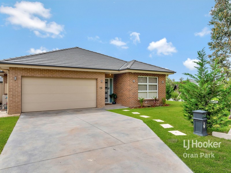 19 Perkins Drive, Oran Park NSW 2570