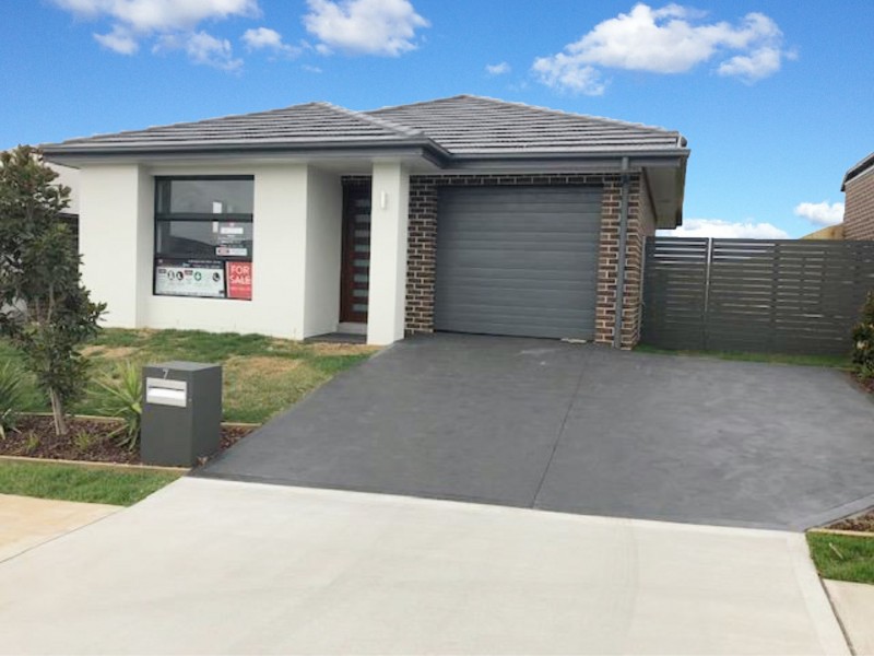 7 Chesham Avenue, Oran Park NSW 2570