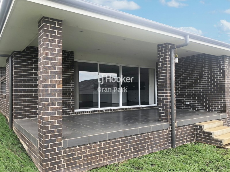 11 Atlee Street, Oran Park NSW 2570