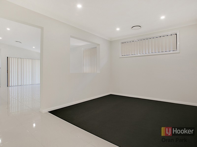 5 Bourne Ridge, Oran Park NSW 2570