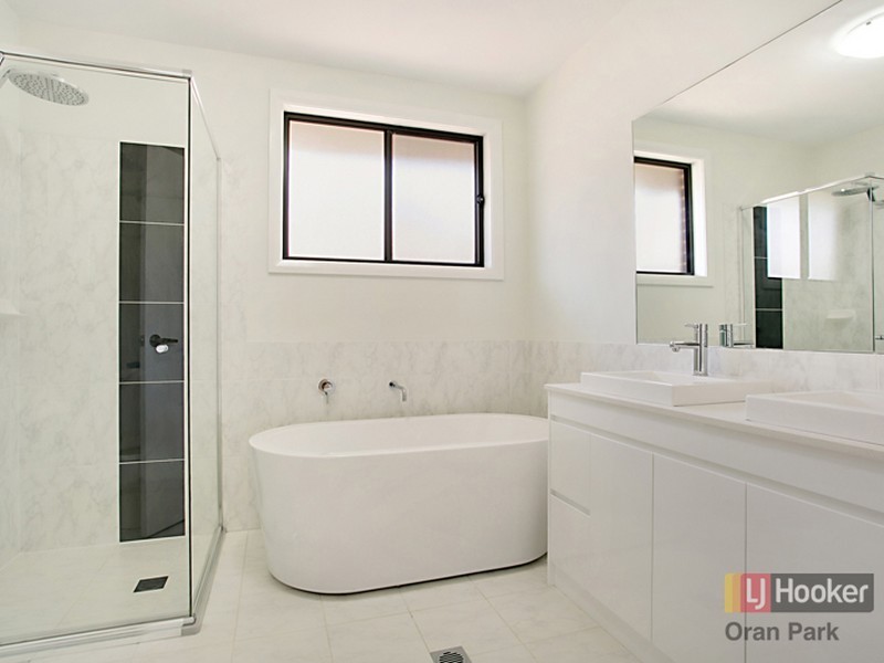 5 Bourne Ridge, Oran Park NSW 2570