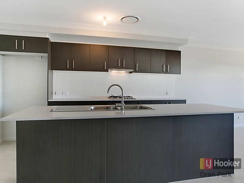 6 Howard Loop, Oran Park NSW 2570