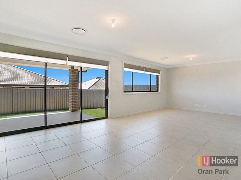 6 Howard Loop, Oran Park NSW 2570