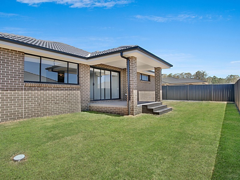 6 Howard Loop, Oran Park NSW 2570