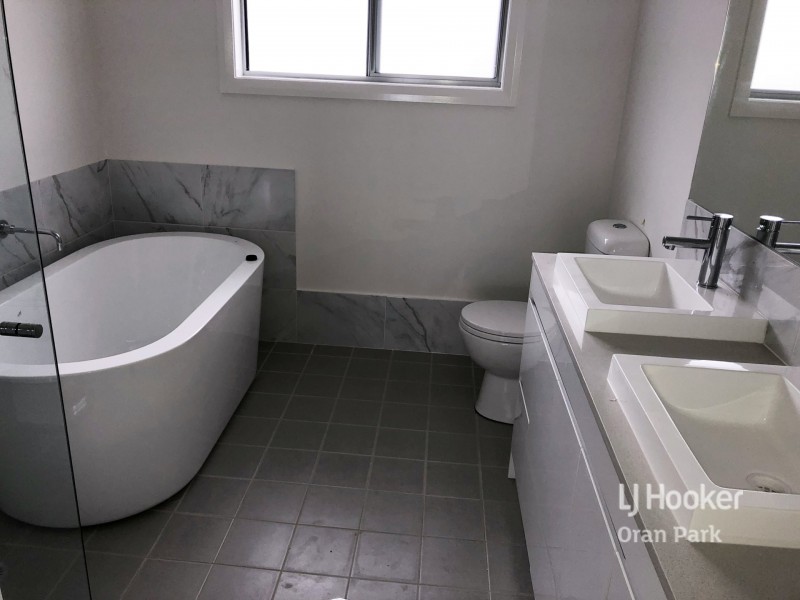 76 Kingsford Smith Avenue, Middleton Grange NSW 2171