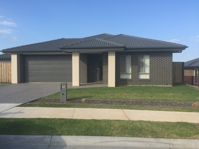 42 Geoghegan Circuit, Oran Park NSW 2570