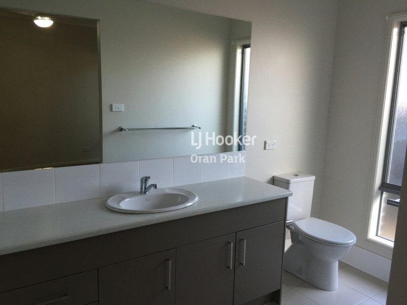 42 Geoghegan Circuit, Oran Park NSW 2570