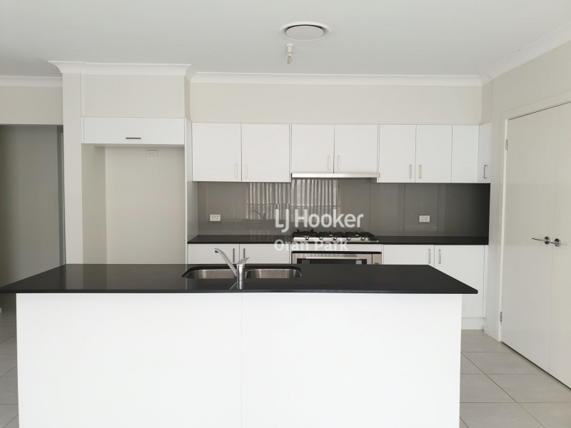 11 Geoghegan Circuit, Oran Park NSW 2570