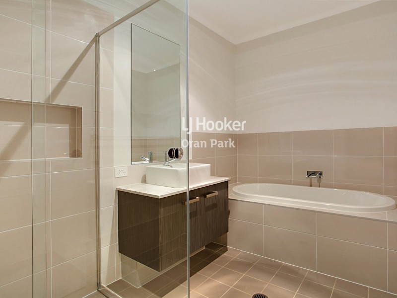 9 Holdsworth Street, Oran Park NSW 2570