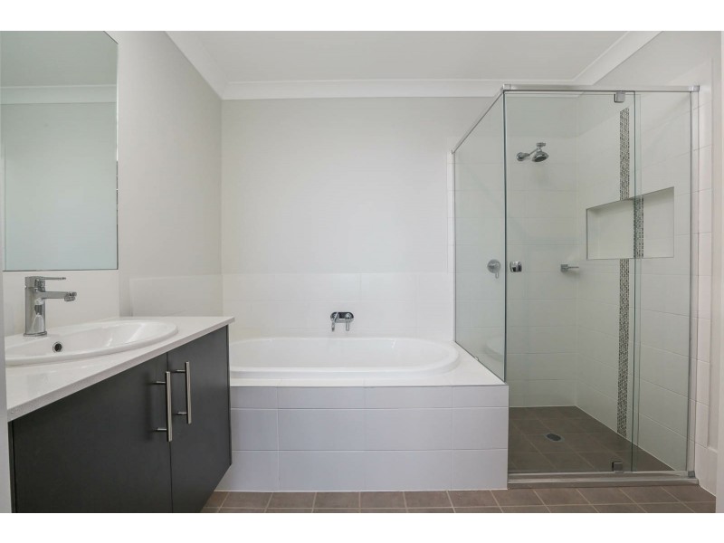 4 Laura Street, Oran Park NSW 2570