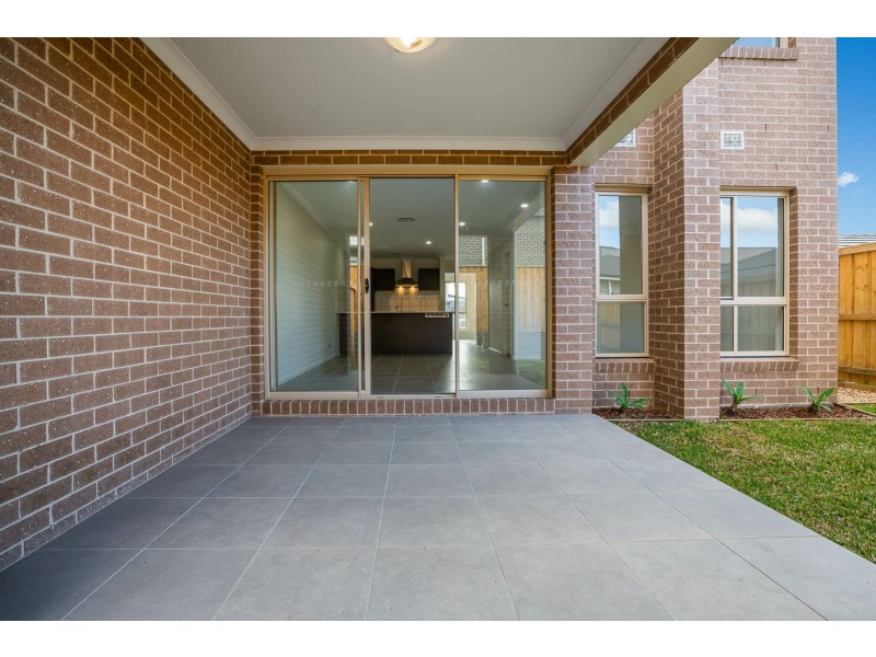4 Laura Street, Oran Park NSW 2570
