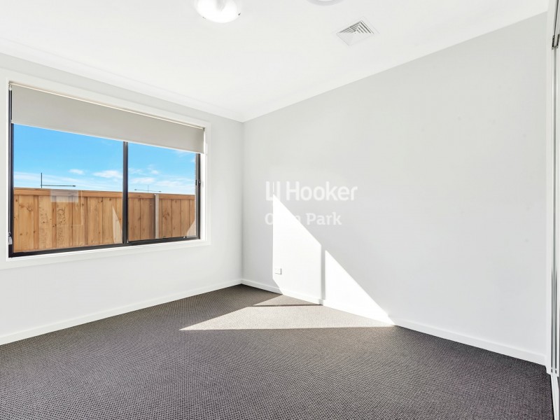 20b Goss Loop, Oran Park NSW 2570