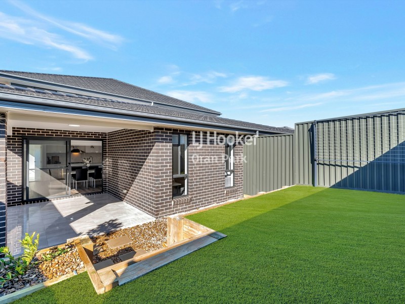 20b Goss Loop, Oran Park NSW 2570