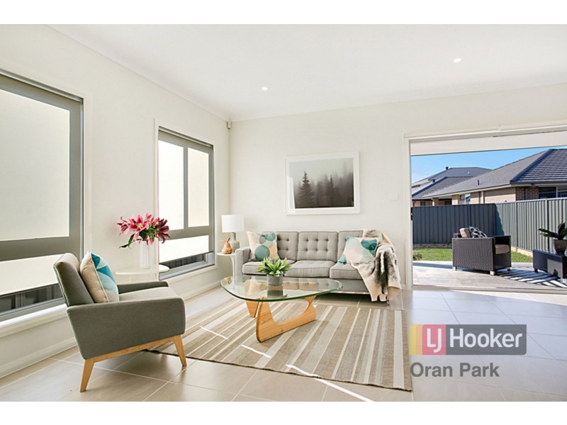 1/25 Franklin Grove, Oran Park NSW 2570