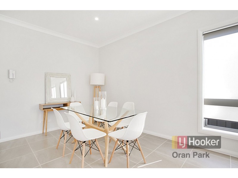 1/25 Franklin Grove, Oran Park NSW 2570