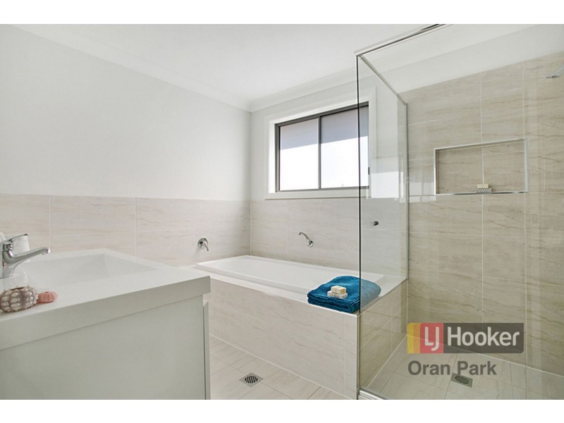 1/25 Franklin Grove, Oran Park NSW 2570