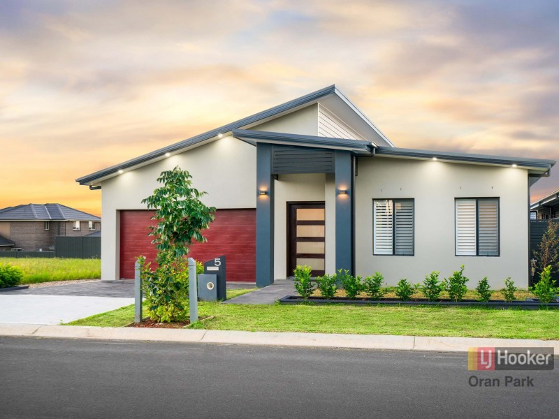 5 Walker Street, Oran Park NSW 2570