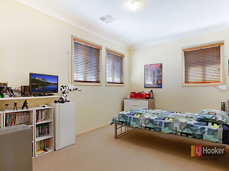 5 Hogan Place, Mount Annan NSW 2567