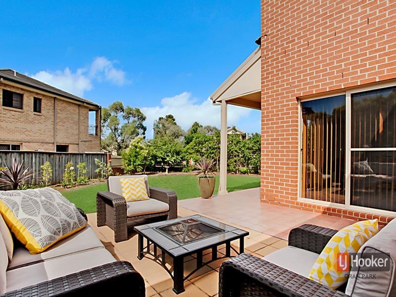 5 Hogan Place, Mount Annan NSW 2567