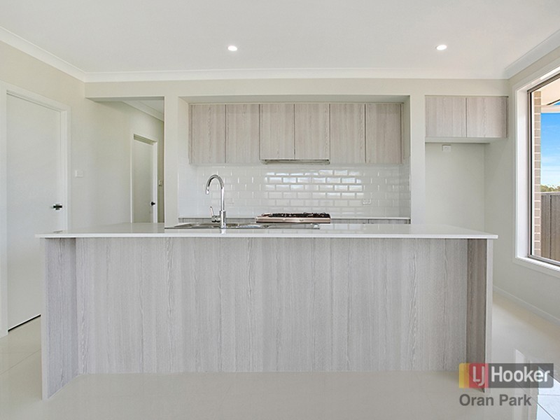 10 Williamson Street, Oran Park NSW 2570