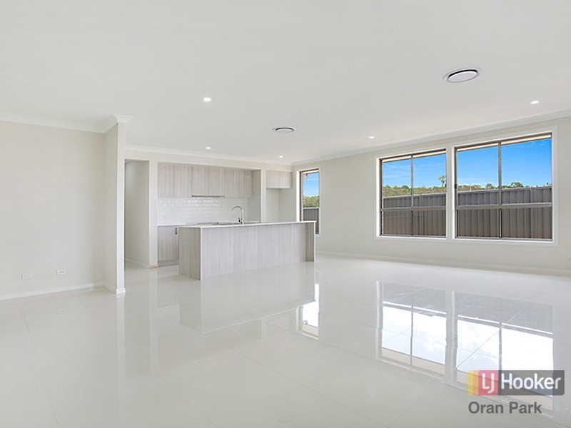10 Williamson Street, Oran Park NSW 2570