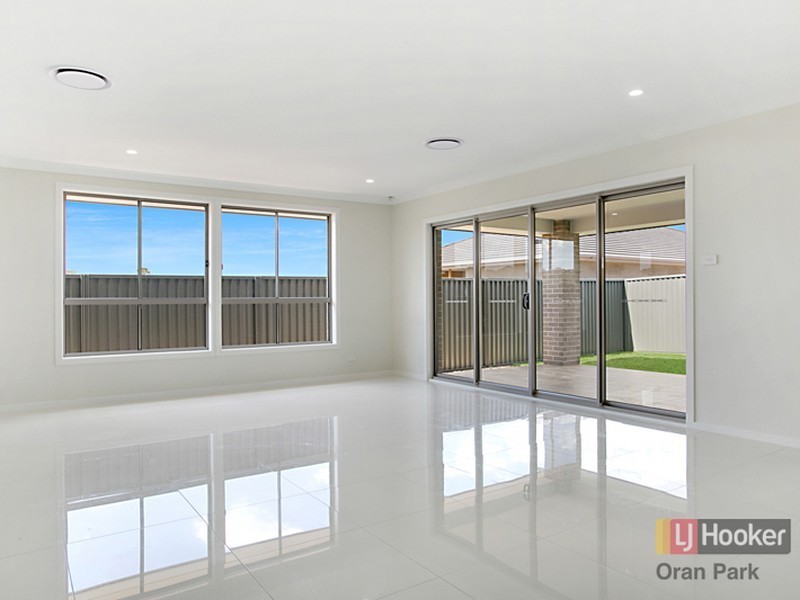 10 Williamson Street, Oran Park NSW 2570