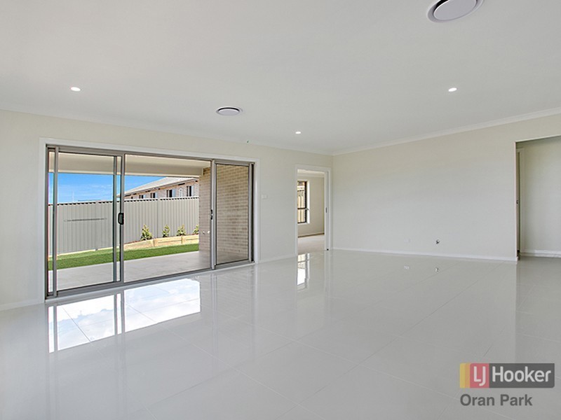 10 Williamson Street, Oran Park NSW 2570