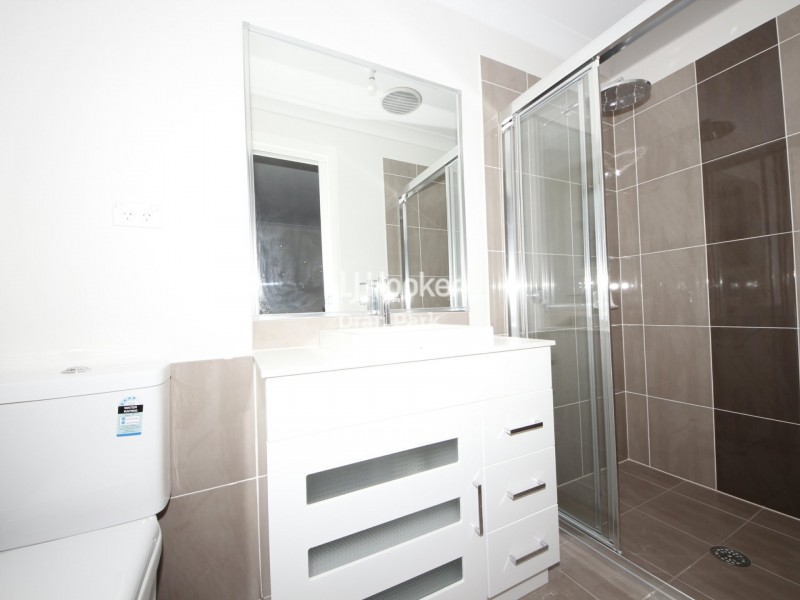 8 Ambrose Street, Oran Park NSW 2570