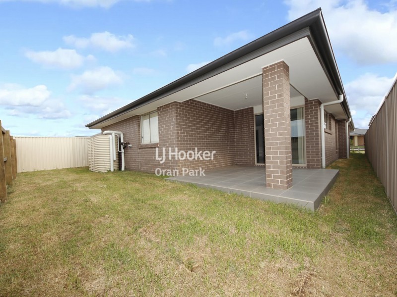 8 Ambrose Street, Oran Park NSW 2570