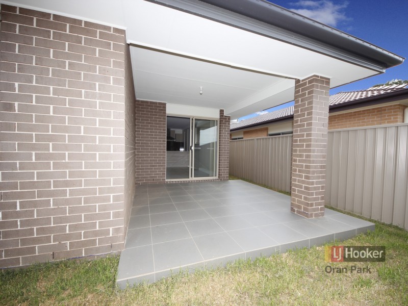 8 Ambrose Street, Oran Park NSW 2570
