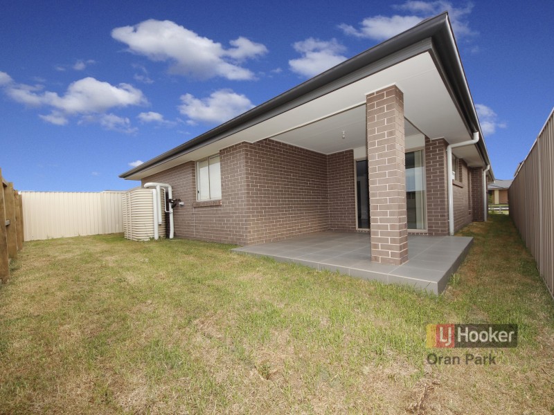 8 Ambrose Street, Oran Park NSW 2570