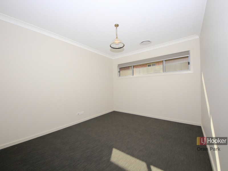 12 Fury Street, Oran Park NSW 2570