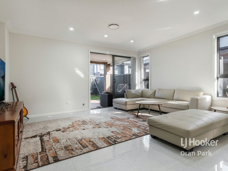 8 Churcher Street, Catherine Field NSW 2557