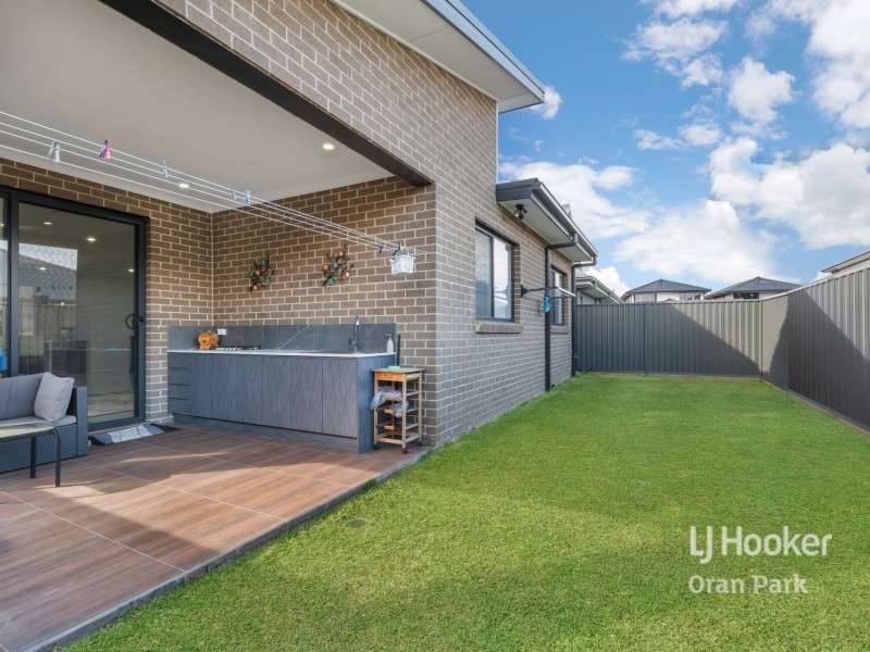 8 Churcher Street, Catherine Field NSW 2557