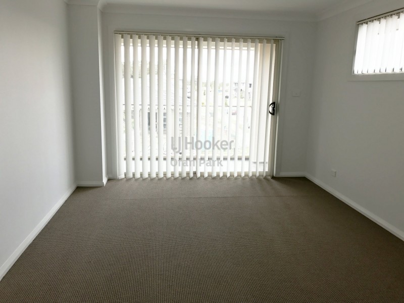 8b Harvey Street, Oran Park NSW 2570