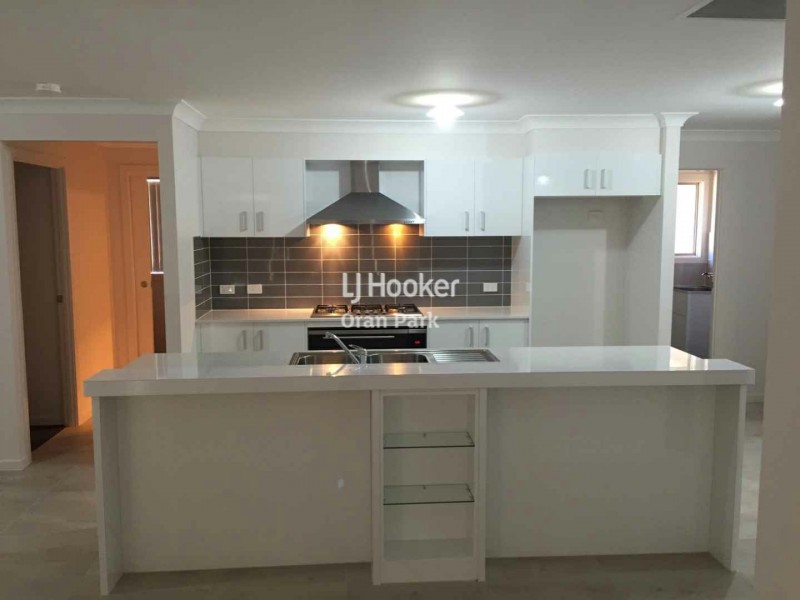 8 Loudon Crescent, Cobbitty NSW 2570