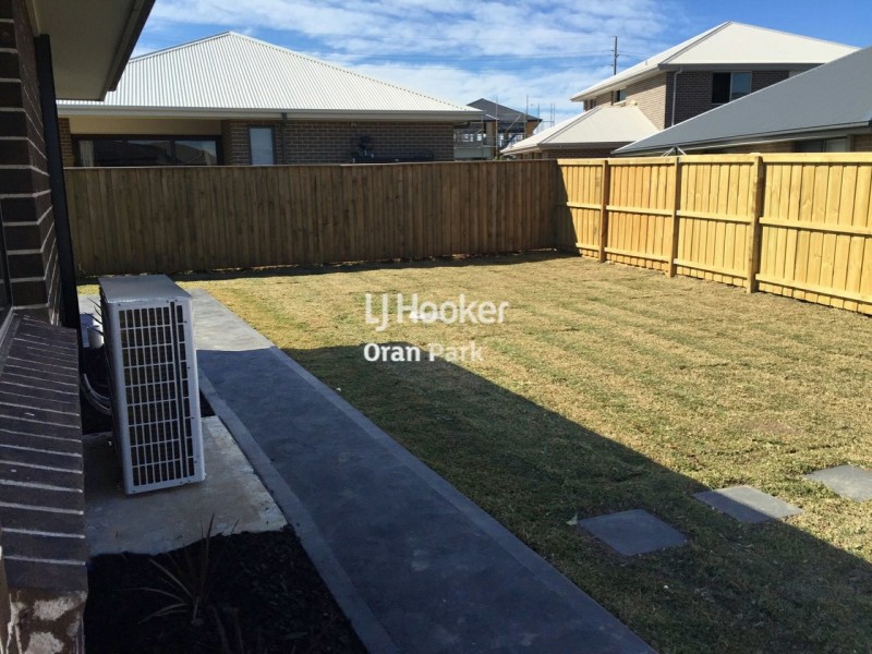 8 Loudon Crescent, Cobbitty NSW 2570