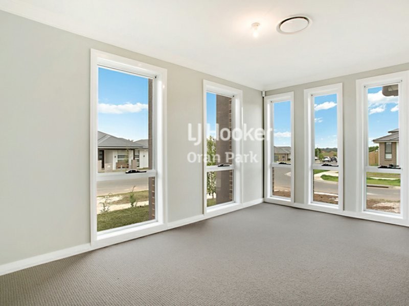 7 Smith Street, Oran Park NSW 2570