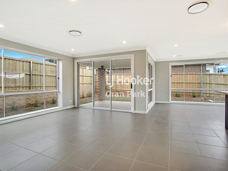 7 Smith Street, Oran Park NSW 2570