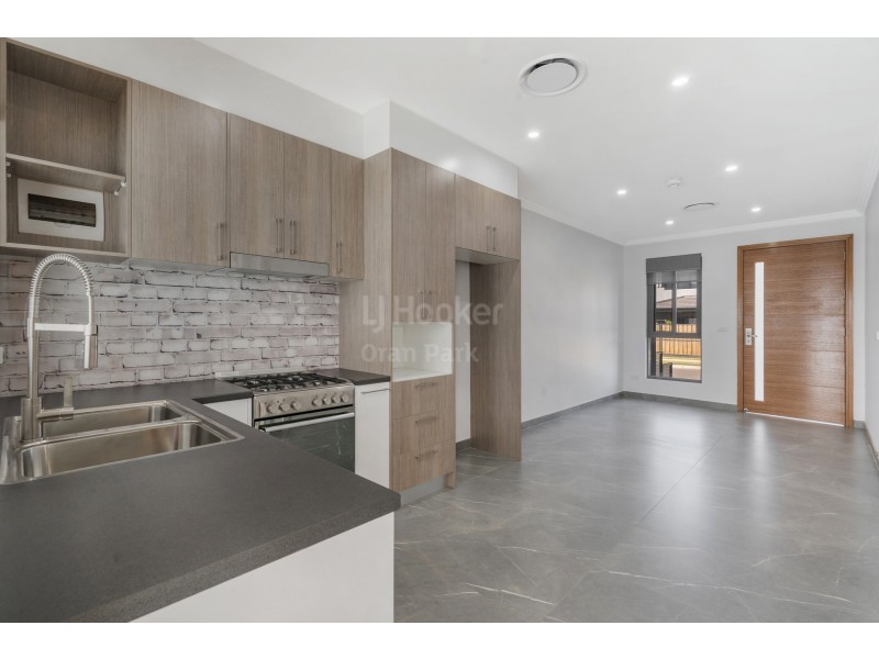 2 Stoneham Circuit, Oran Park NSW 2570
