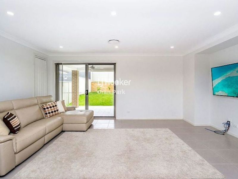11 Kelly Street, Oran Park NSW 2570