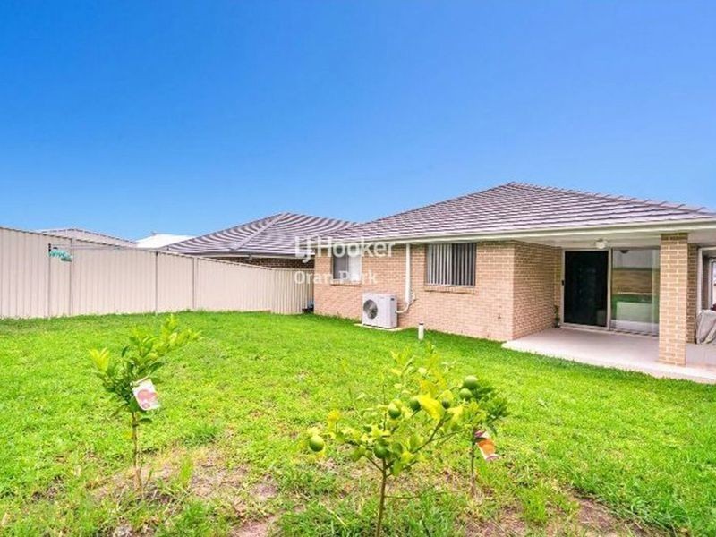 11 Kelly Street, Oran Park NSW 2570