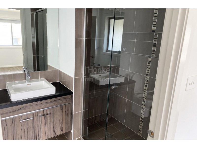 9 Thorpe Circuit, Oran Park NSW 2570