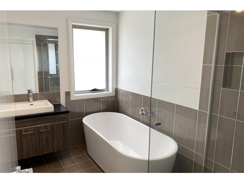 9 Thorpe Circuit, Oran Park NSW 2570