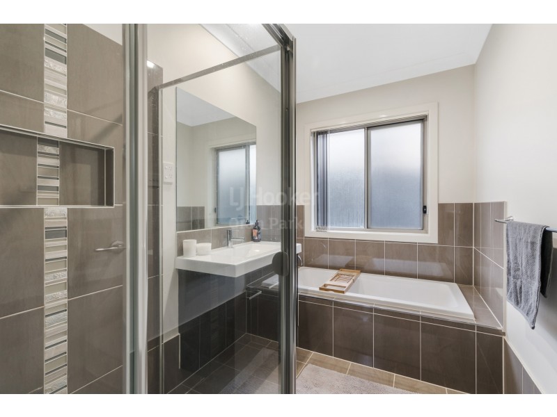 9 Gale Street, Oran Park NSW 2570