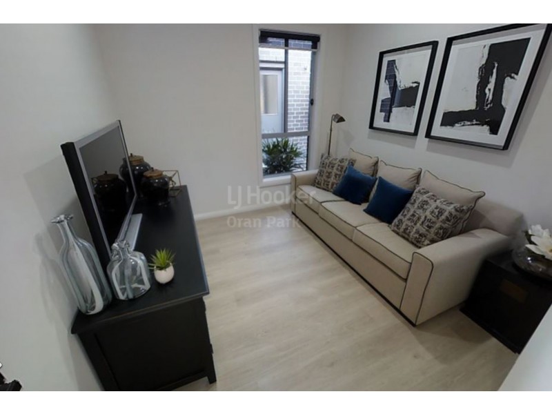 5b Sargent Street, Oran Park NSW 2570