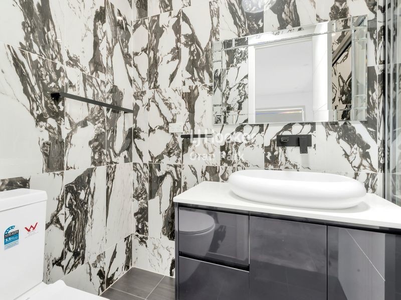 1 Stoneham Circuit, Oran Park NSW 2570