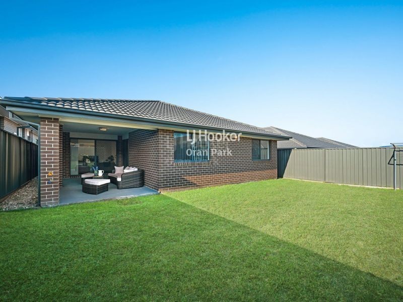16 Geoghegan Circuit, Oran Park NSW 2570
