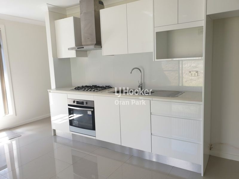 6B Thorpe Circuit, Oran Park NSW 2570
