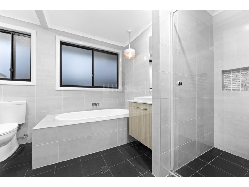 6 McCormack Street, Oran Park NSW 2570